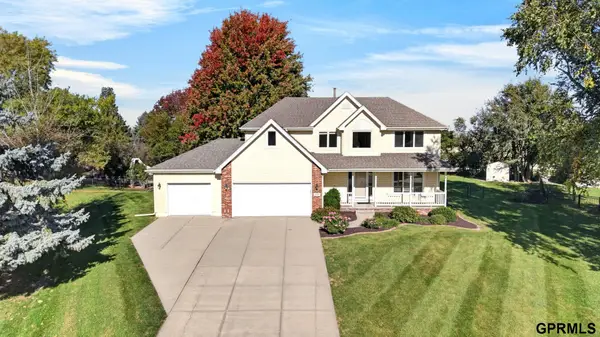 21302 Ridgewood Road Circle, Omaha, NE 68022