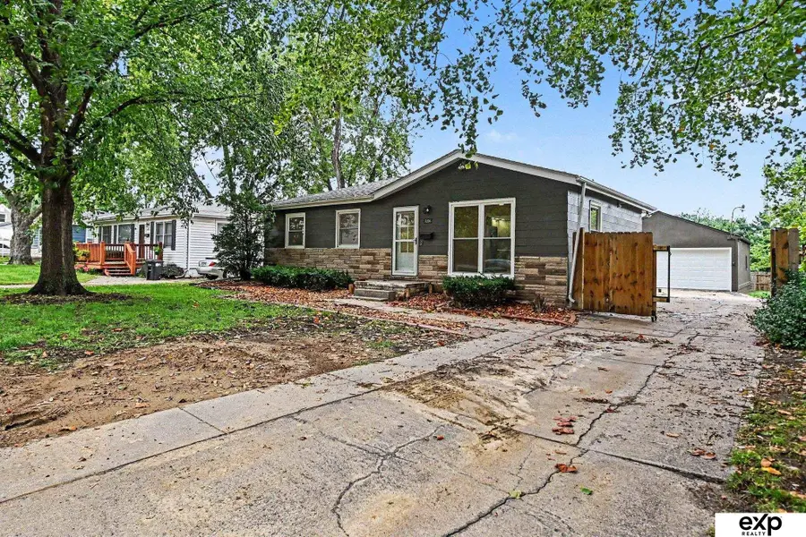 8804 Westridge Drive, Omaha, NE 68124 - #2