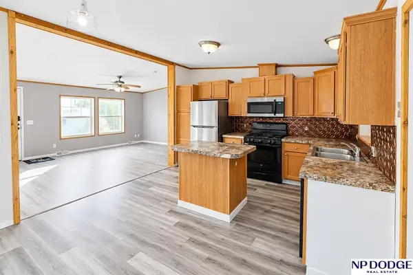 15015 Atlas Plaza, Omaha, NE 68137