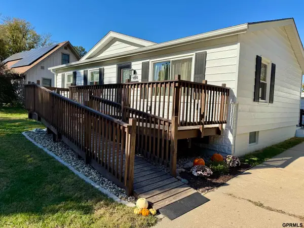 9014 Westridge Drive, Omaha, NE 68124