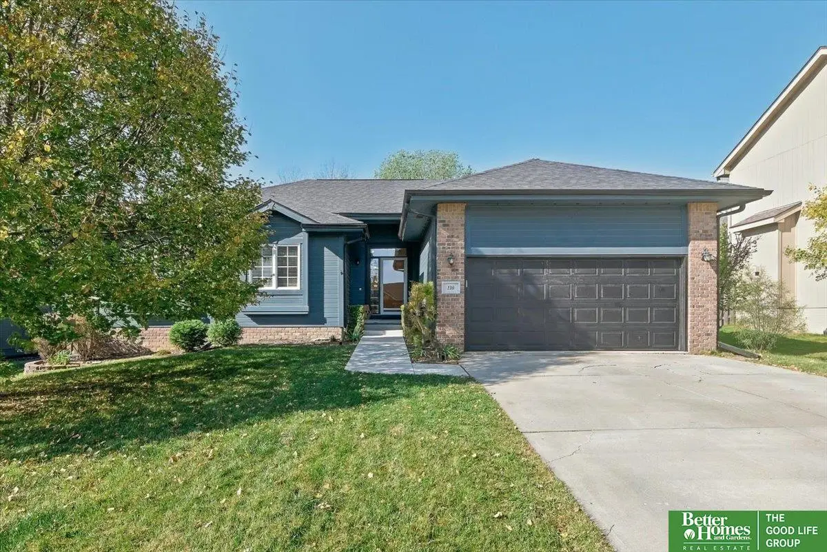 126 Longwood Drive, Papillion, NE 68133 - #1