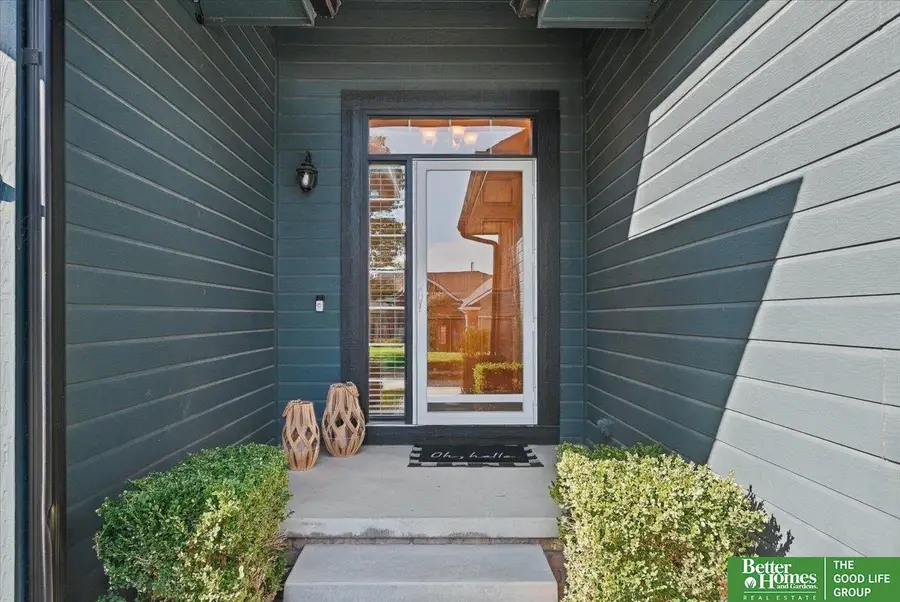 126 Longwood Drive, Papillion, NE 68133 - #3