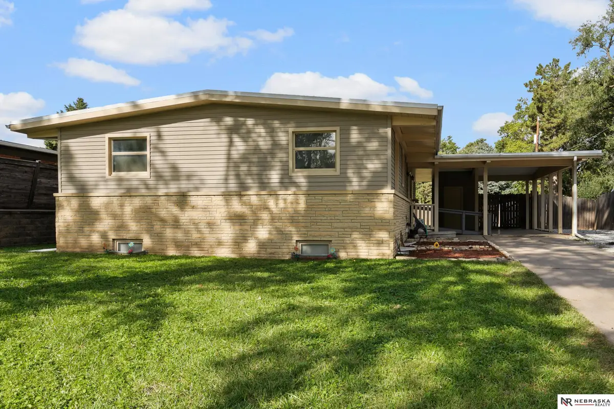6010 Sunrise Road, Lincoln, NE 68510 - #1