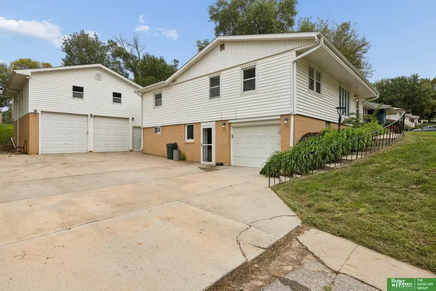 8614 Pinkney Street, Omaha, NE 68134 - #2