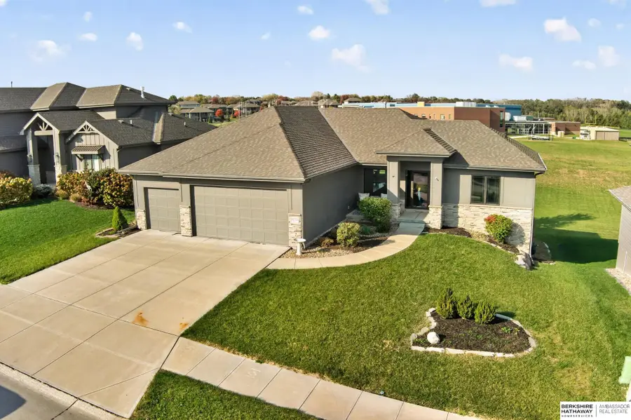 20712 Pine Street, Elkhorn, NE 68022 - #2