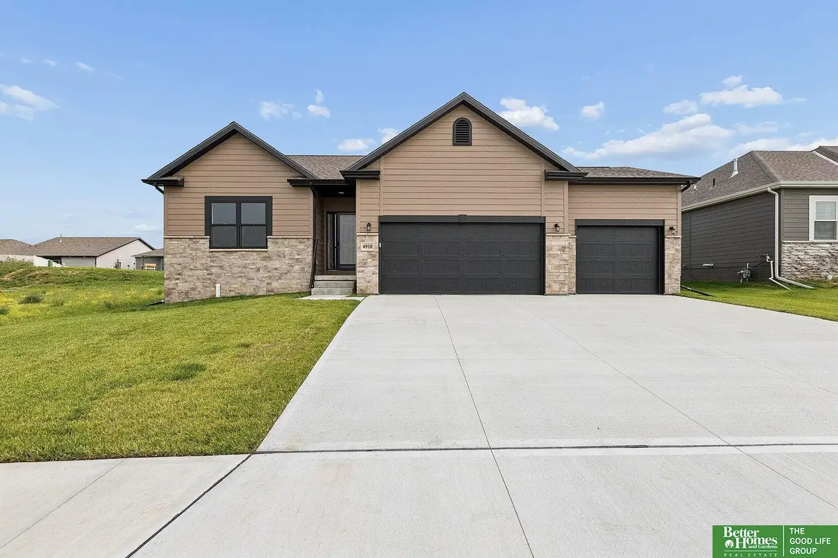 4910 Pinehill Road, Bellevue, NE 68133 - #1