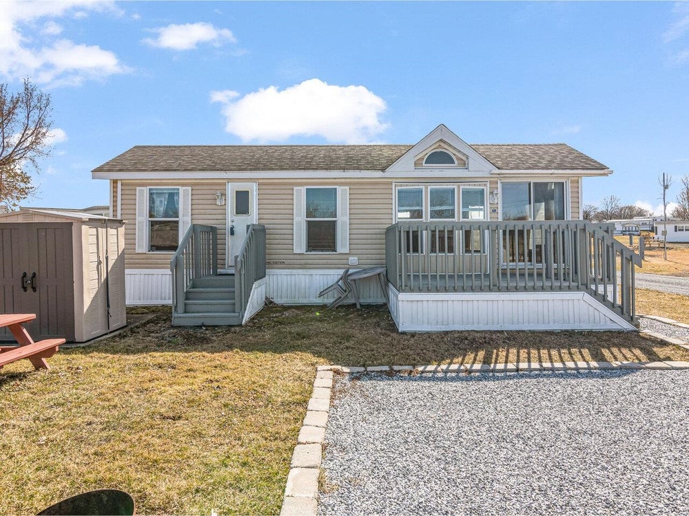 12 Salmon Lane, South Hero, VT 05486 BHGRE