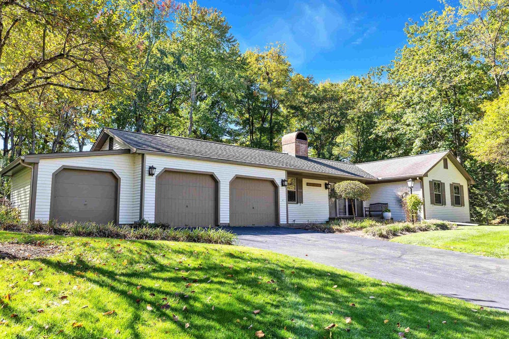 45 Old Manchester Road, Amherst, NH 03031 BHGRE