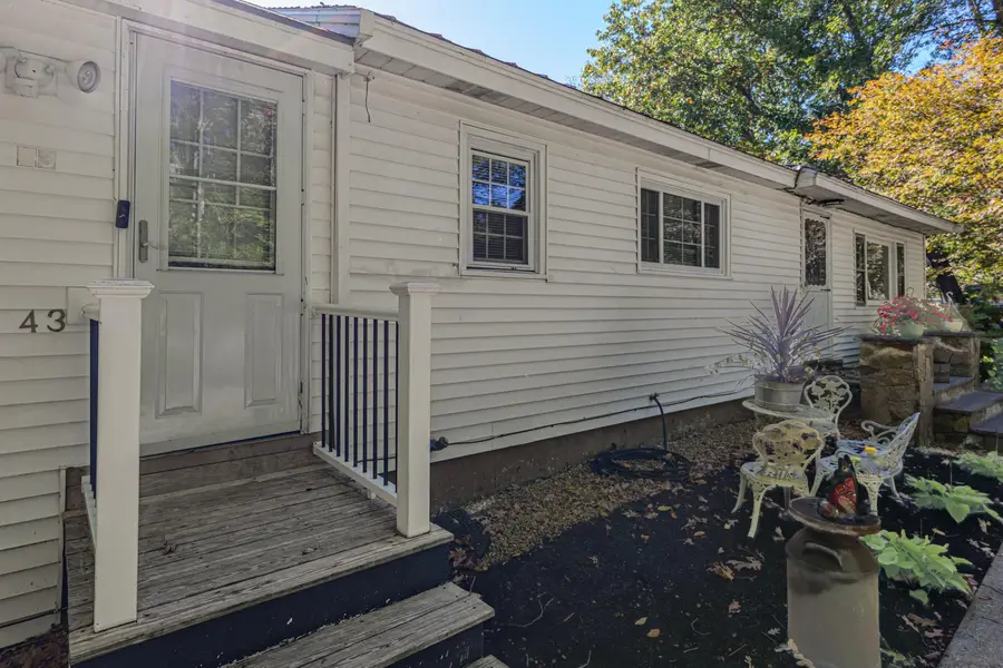 43 Maple Avenue, Newton, NH 03858 - Image #3