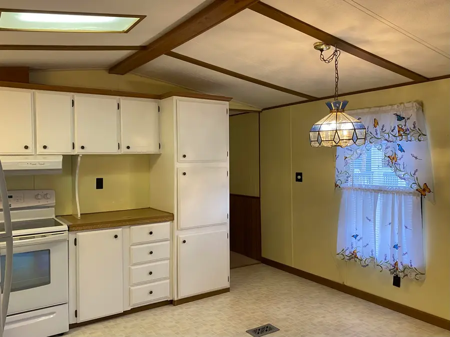 9 Paradise Street, Gorham, NH 03581 - Image #3