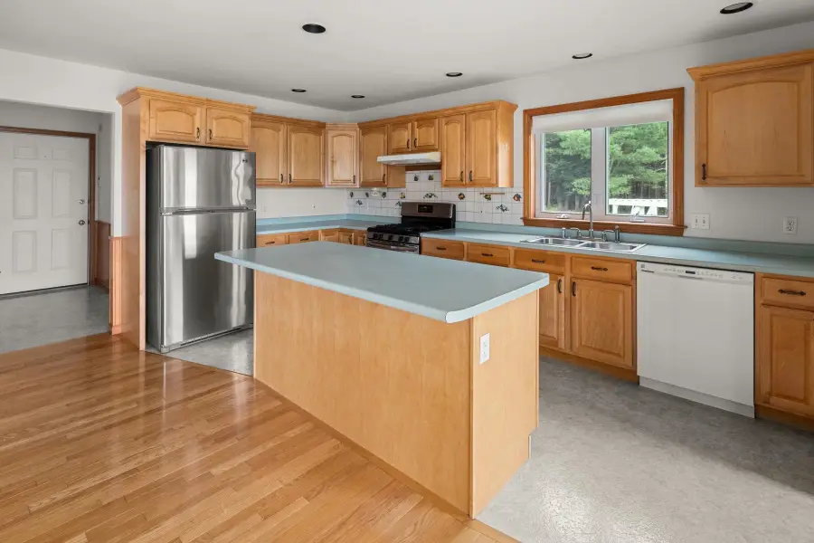 307 West Sleepy Hollow Road, Essex Junction, VT 05452 - Image #3