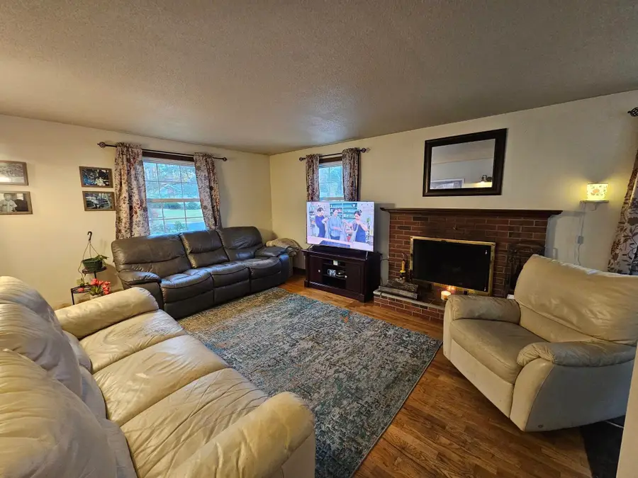 7 Hickory Street, Hudson, NH 03051 - Image #3