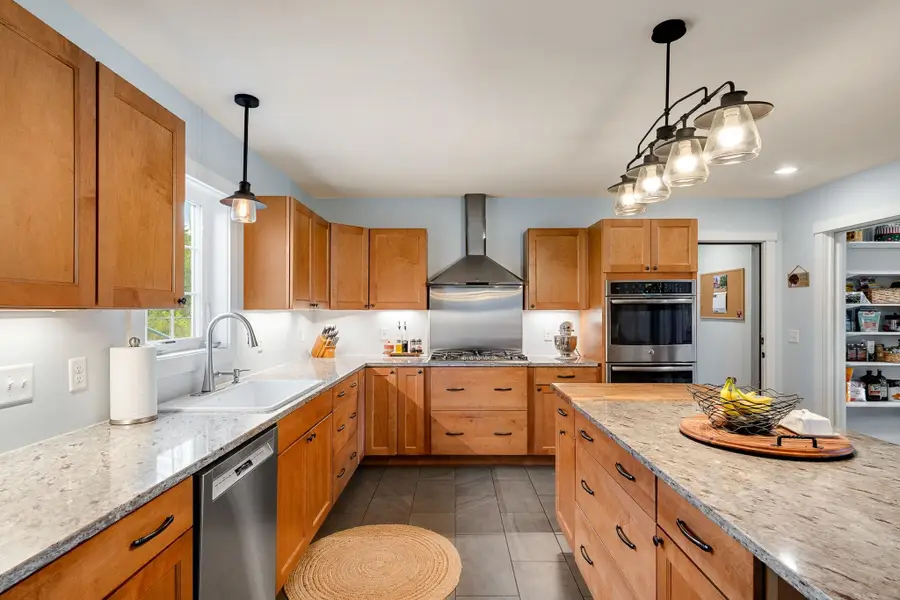 36 Pearl Street, Grand Isle, VT 05458 - Image #3