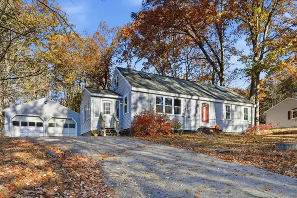 228 Pembroke Hill Road, Pembroke, NH 03275