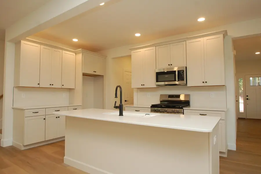 21A Griffin Road, Hudson, NH 03051 - Image #2