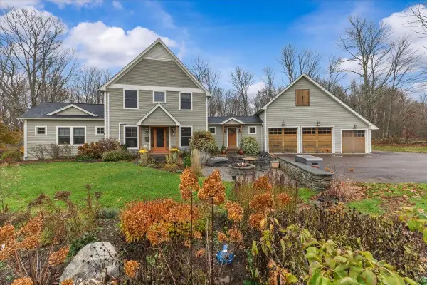 205 Old Stage Road, Essex, VT 05452