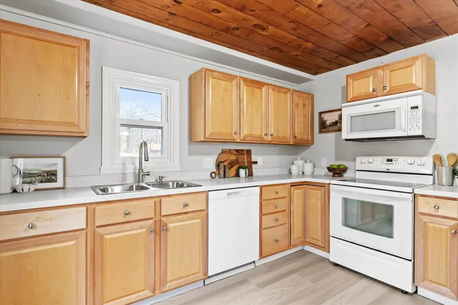 475 Old County Road, Deering, NH 03244 - Image #3