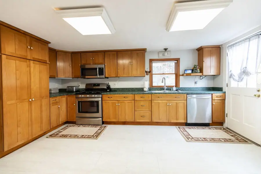 42 Windymere Drive, Epsom, NH 03234 - Image #2