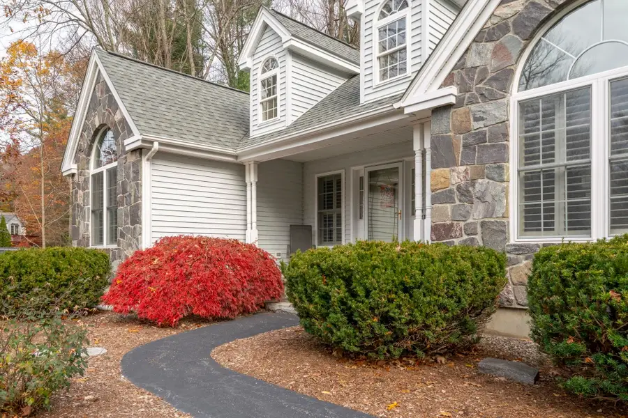 3 Danforth Drive, Bedford, NH 03110 - Image #2