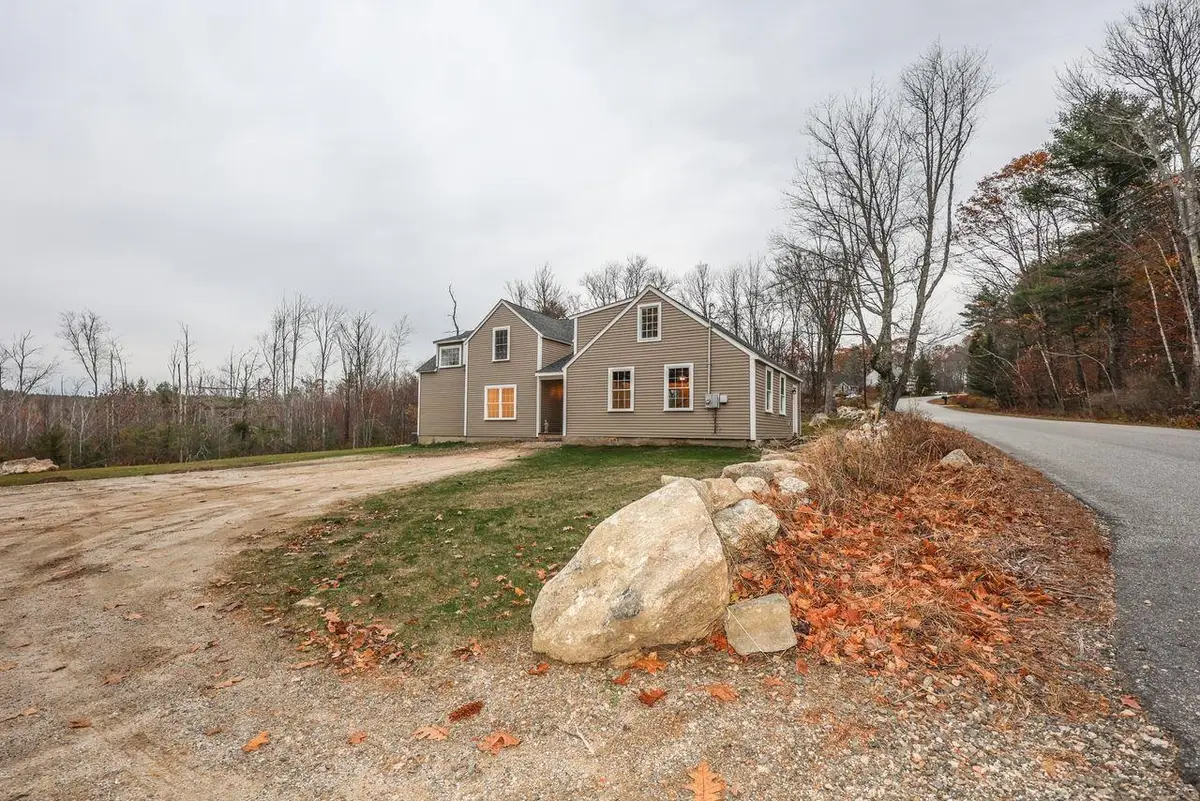 243 Middle Road, Deerfield, NH 03037 - Image #1