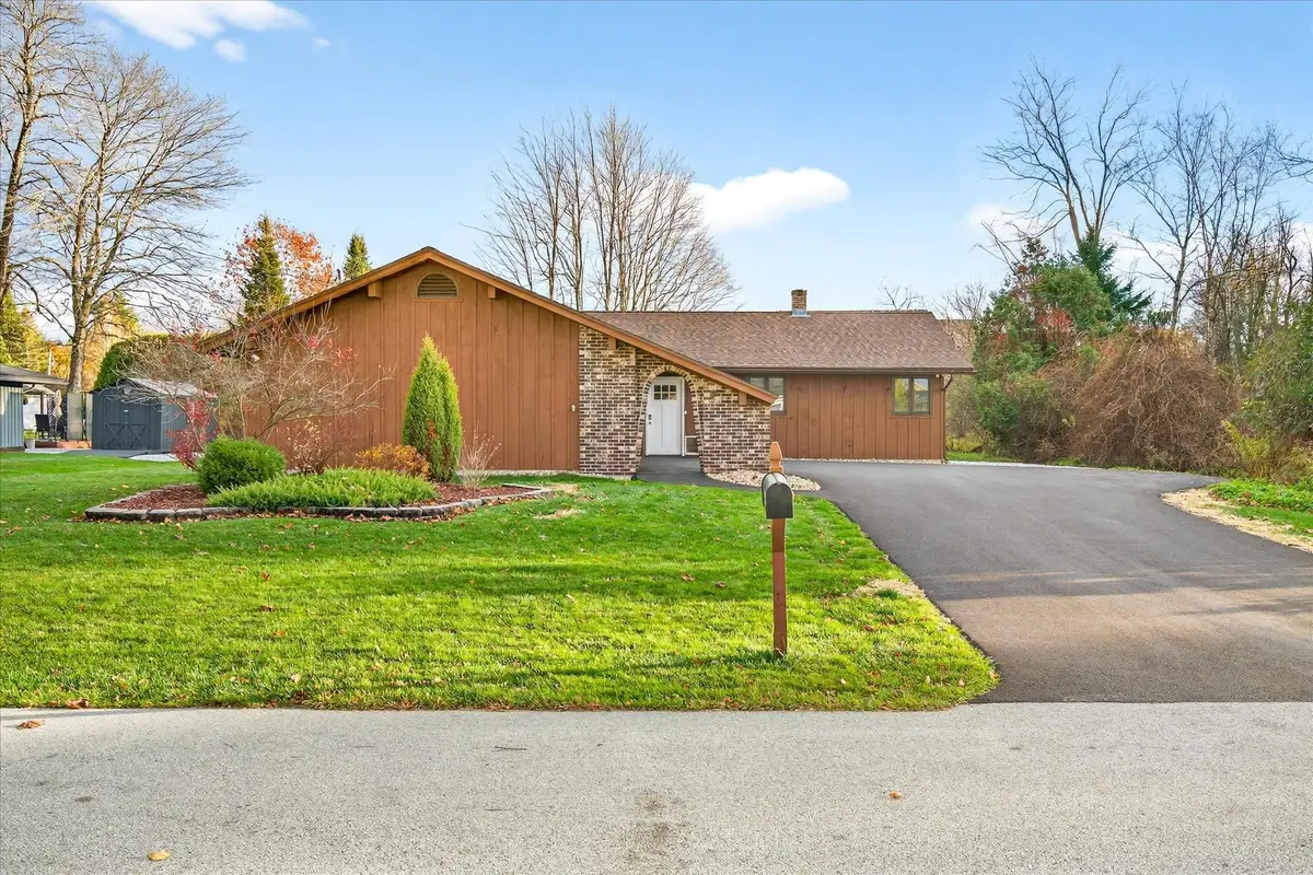 42 Hillcrest Road, Rutland, VT 05702-0969 - Image #1