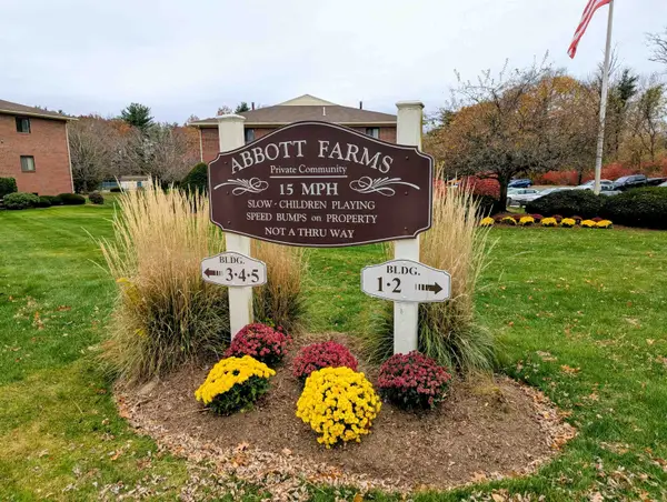 312 Abbott Farm Lane, Hudson, NH 03051-3682