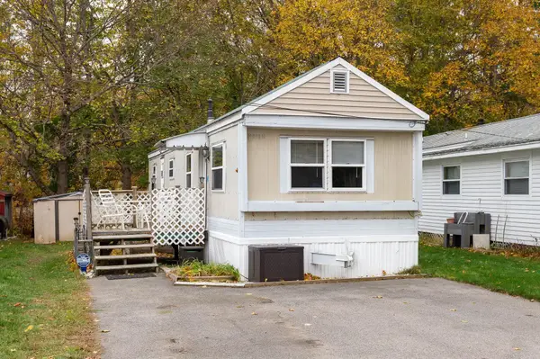 16 Railroad Street, Newmarket, NH 03857