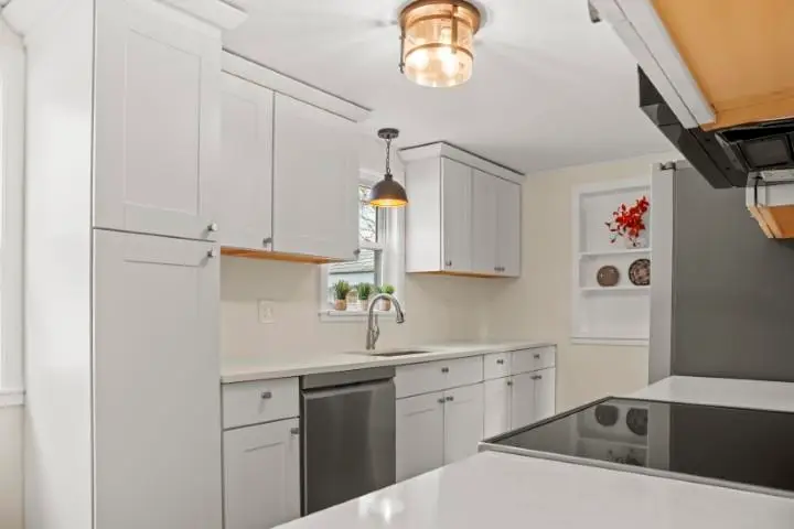 7 Hall Court, Portsmouth, NH 03801 - Image #3