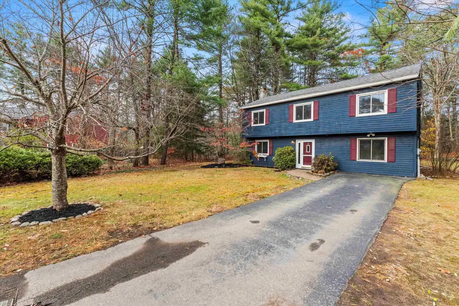 8 Iroquois Circle, Londonderry, NH 03053 - Image #2