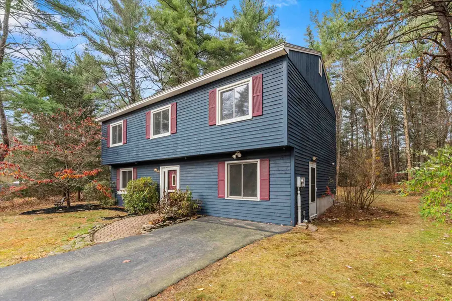 8 Iroquois Circle, Londonderry, NH 03053 - Image #3