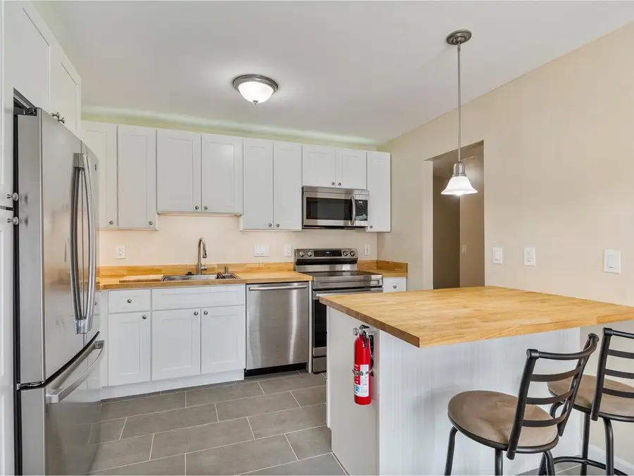 19 Twin Oaks Terrace, South Burlington, VT 05403 - Image #2