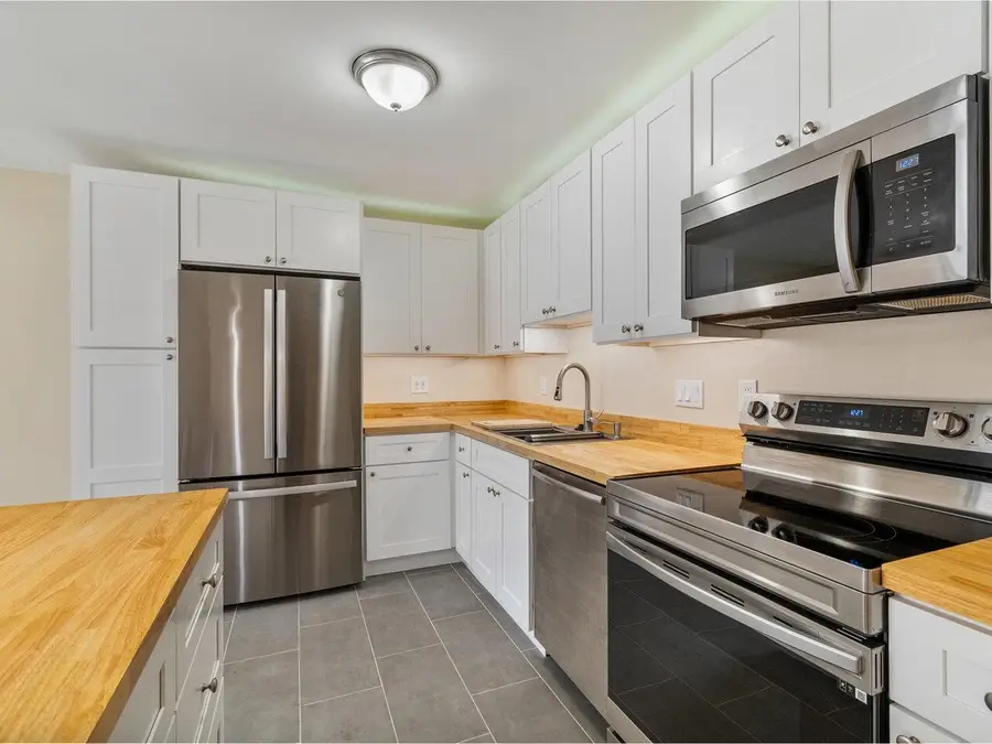 19 Twin Oaks Terrace, South Burlington, VT 05403 - Image #3