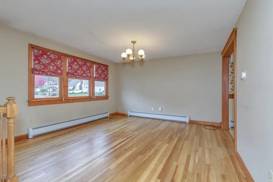 380 Woodcrest Court, Manchester, NH 03109 - Image #3