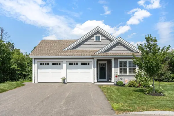 7 Paddock Circle, Nashua, NH 03062