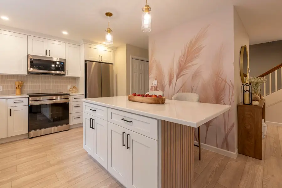 16 Laurel Court, Nashua, NH 03062 - Image #2