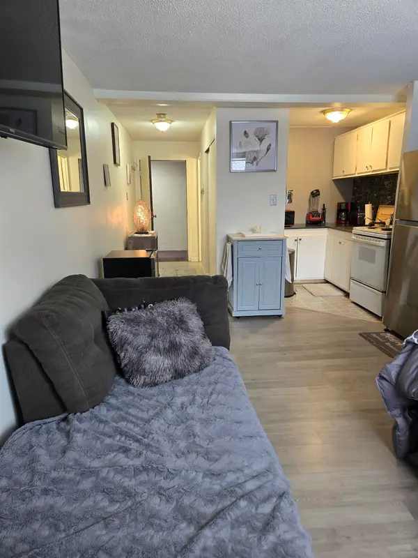 2 Silvestri Circle #6, Derry, NH 03038