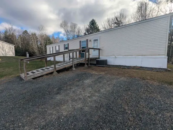 27 Lunar Drive, Canaan, NH 03741