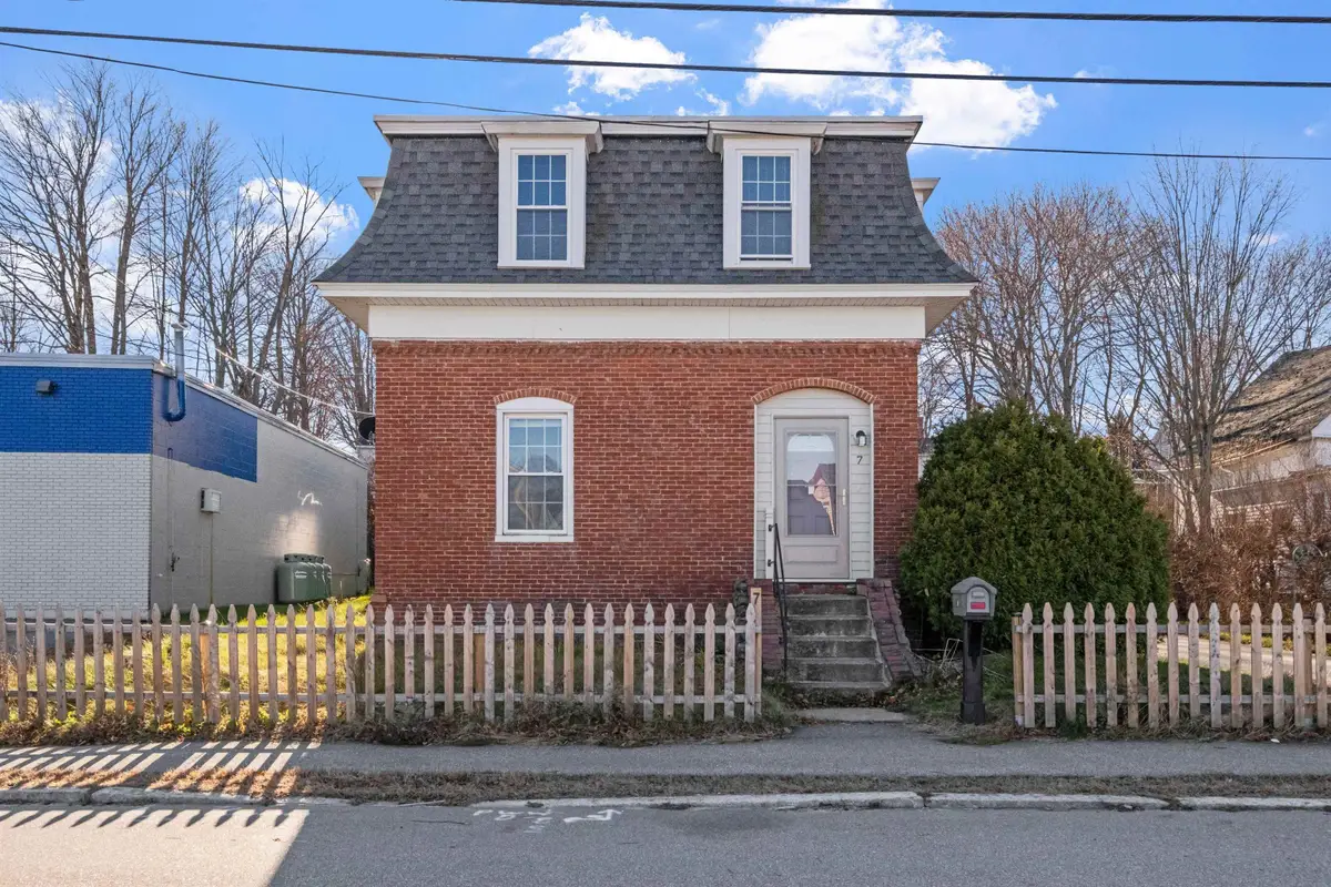 7 Cram Avenue, Pittsfield, NH 03263 - Image #1