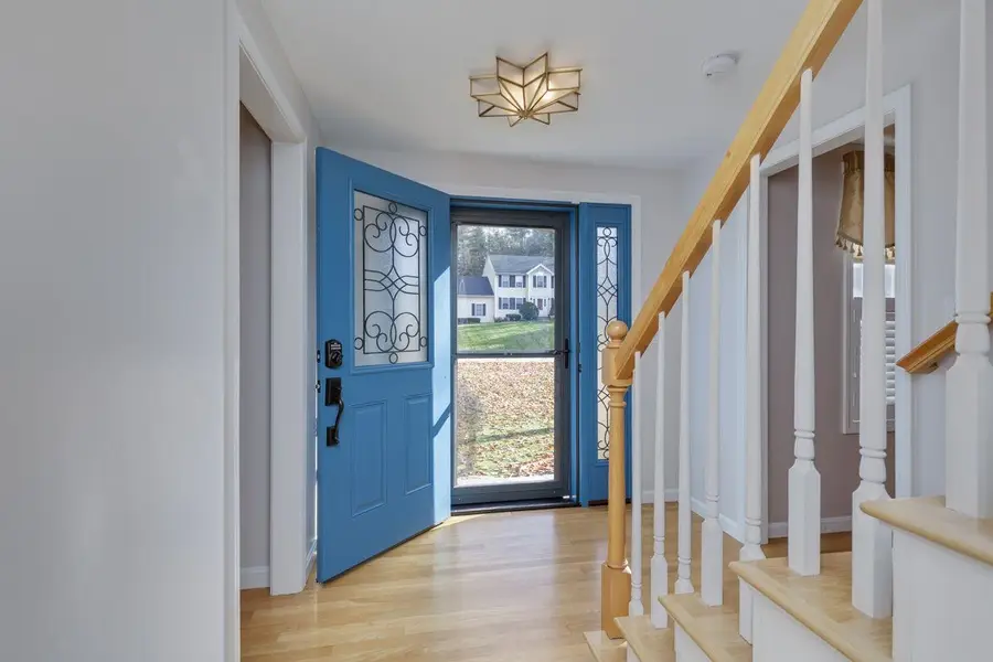 27 Sarah Drive, Merrimack, NH 03054 - Image #3