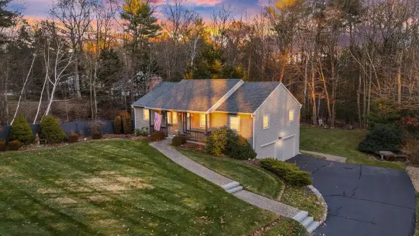 10 Judy Drive, Londonderry, NH 03053