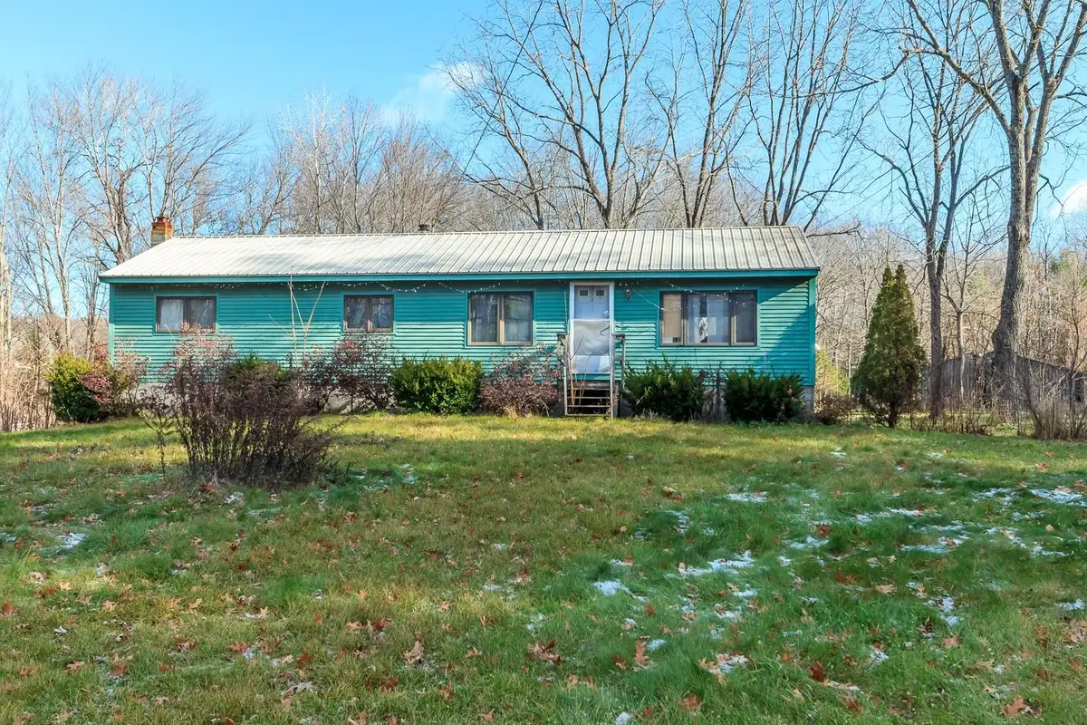 396 Dearborn Road, Auburn, NH 03032 - Image #1