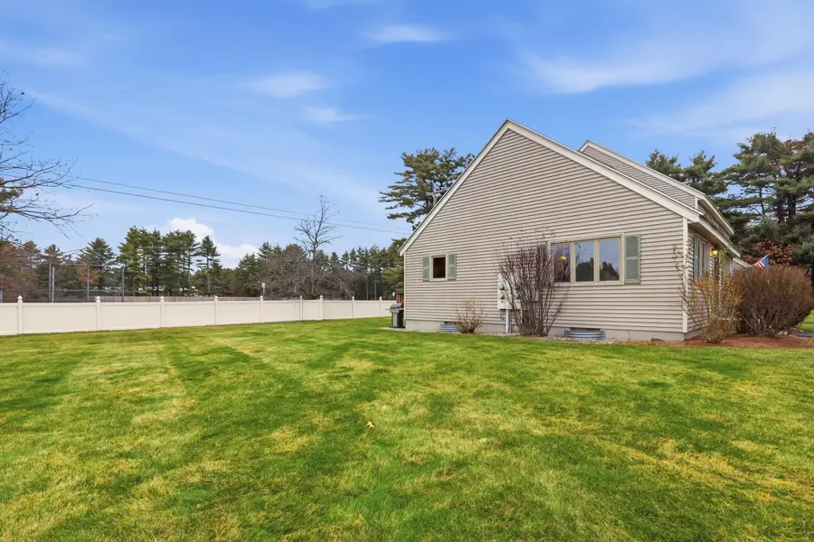 22 Eastmeadow Way, Manchester, NH 03109 - Image #3
