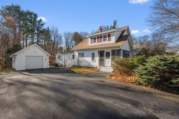 22 West Pine Street, Plaistow, NH 03865