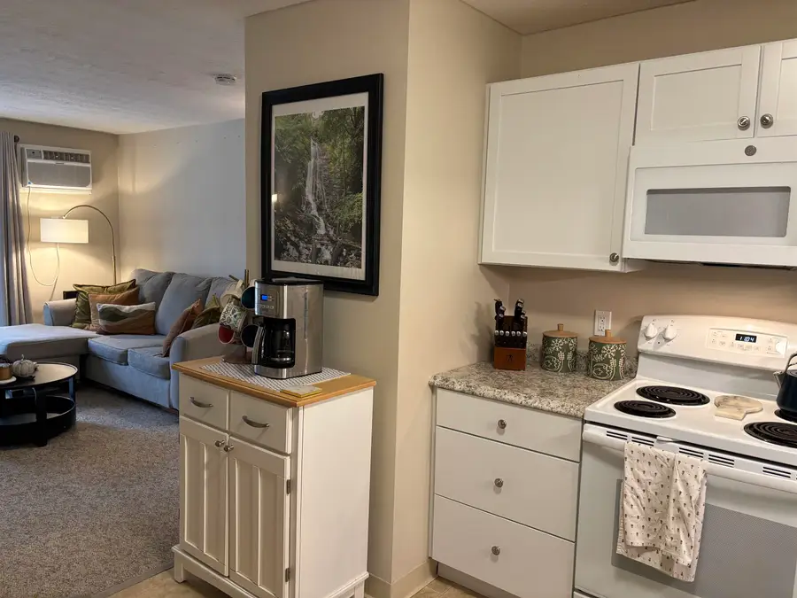 60 Old Hackett Hill Road #2D, Manchester, NH 03102 - Image #3