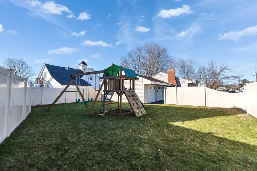 35 Little Avenue, Manchester, NH 03109 - Image #2