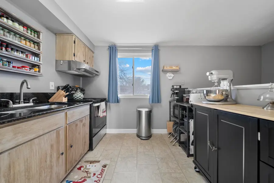 905 Mammoth Road #10, Manchester, NH 03104 - Image #3