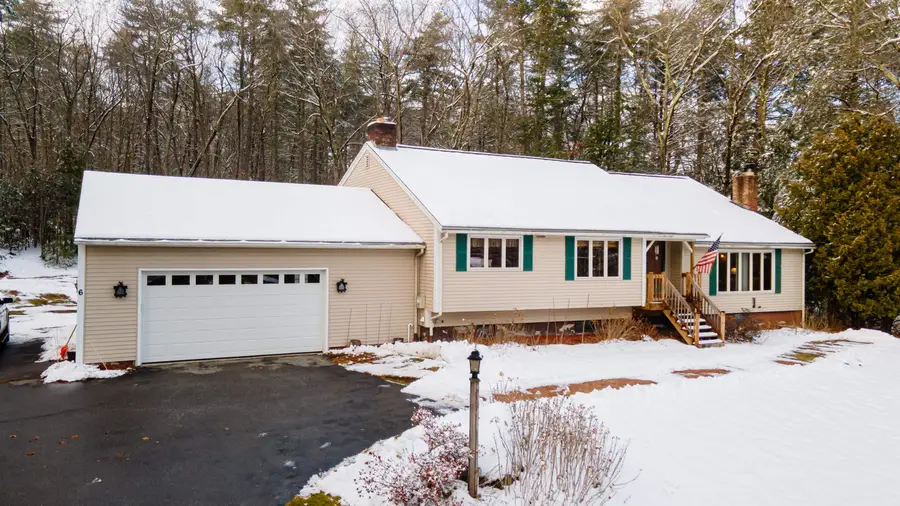 6 Yellow Wood Drive, Pelham, NH 03076 - Image #2
