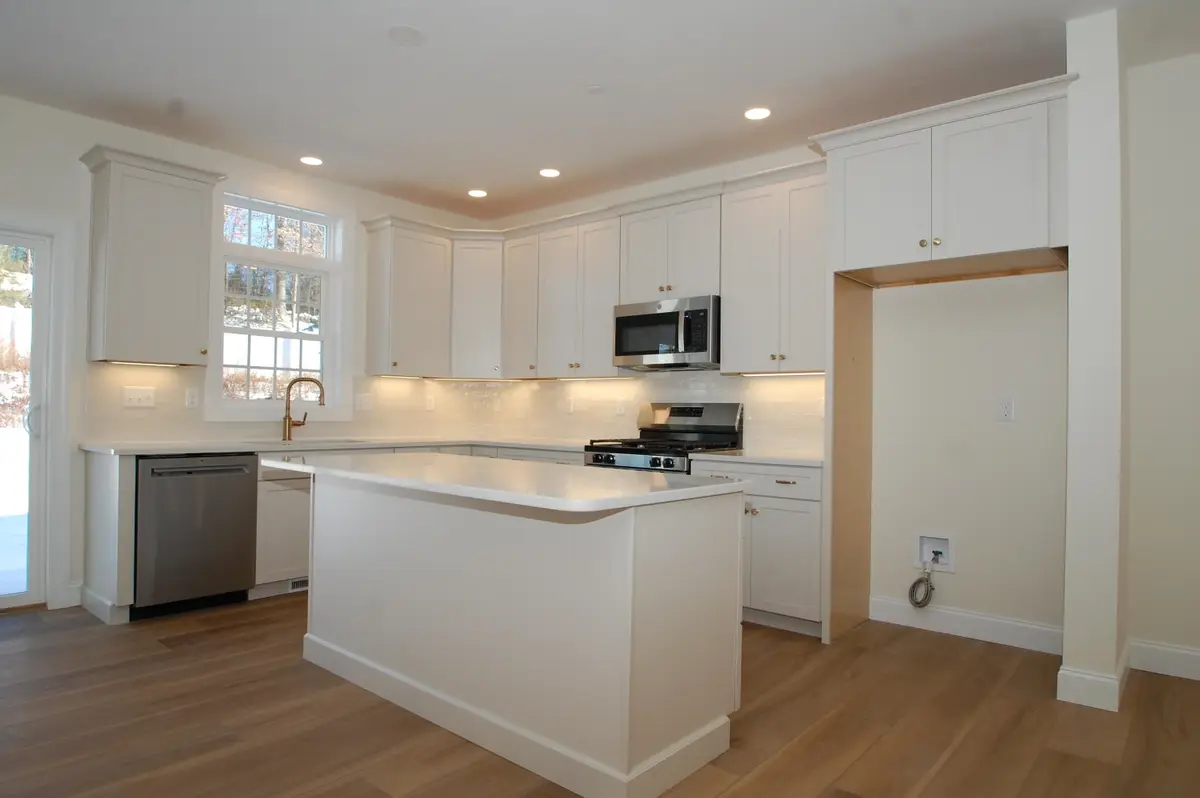 2A Dearborn Circle, Goffstown, NH 03045 - Image #1