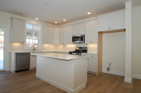 2A Dearborn Circle, Goffstown, NH 03045