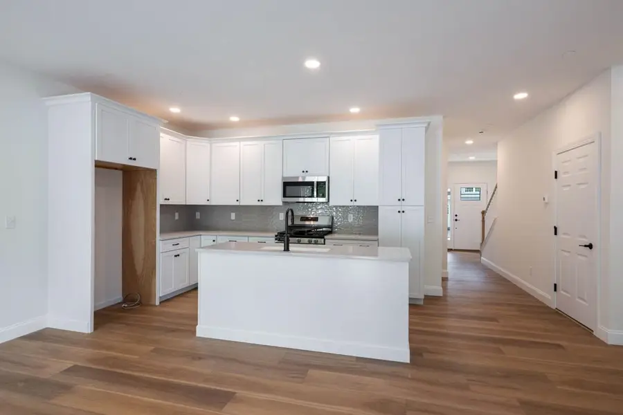 1B Dearborn Circle, Goffstown, NH 03045 - Image #3